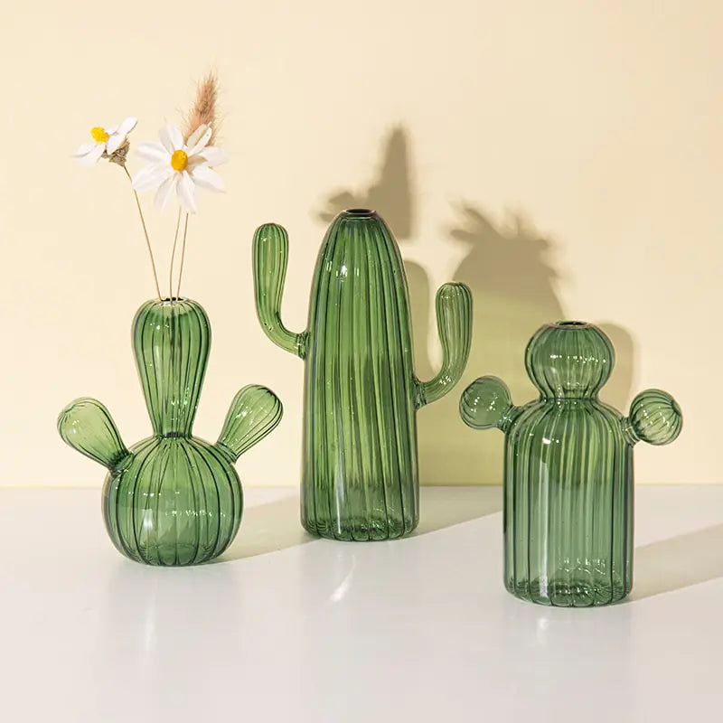 Jarrón de cristal transparente con forma de cactus